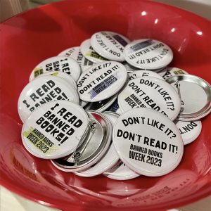 bowl filled with "I read banned books" and "don't like it? don't read it!" pins